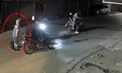 Bắt 2 đối tượng trong nhóm cướp xe máy của nữ công nhân vệ sinh môi trường