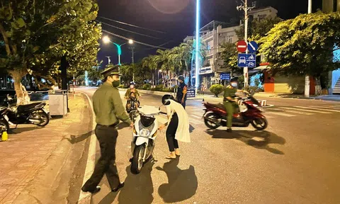 Dịch COVID-19 phức tạp, Khánh Hòa giãn cách toàn tỉnh theo Chỉ thị 16 từ 0h ngày 6/8