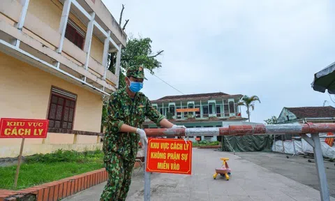 Chủ tịch xã bị tạm đình chỉ công tác vì để người cách ly tiếp xúc với người nhà