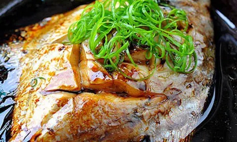 Món ngon cuối tuần: Cách làm cá chim sốt dầu hào đơn giản mà cực ngon