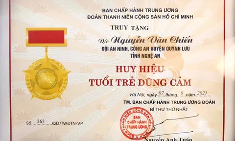 Truy tặng huy hiệu "Tuổi trẻ dũng cảm" cho trung úy hy sinh khi trực chốt chống dịch COVID-19