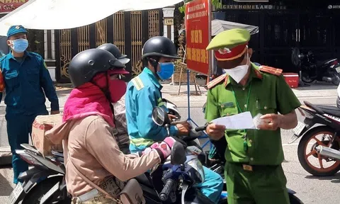 Đề xuất xử phạt Giám đốc cấp khống giấy đi đường cho người thân