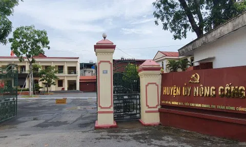 Đình chỉ công tác 4 lãnh đạo xã đánh bạc tại công sở