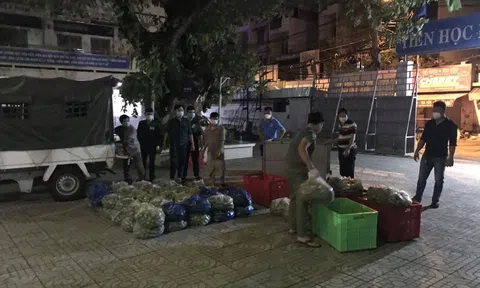 Bếp ăn 0 đồng sáng lửa trong tâm dịch căng thẳng