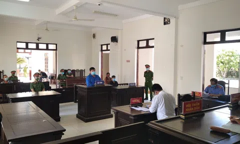 Khóa cổng nhốt cán bộ tổ tuần tra chống dịch COVID-19, người đàn ông lĩnh 9 tháng tù