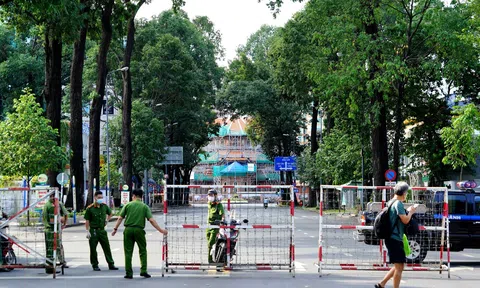 TP.HCM tiếp tục giãn cách xã hội thêm 1 tháng
