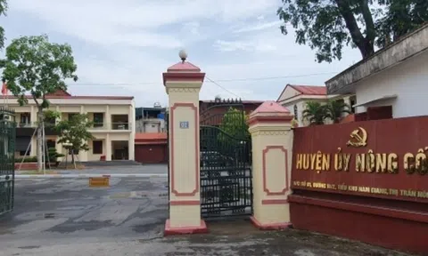 Cách hết chức vụ 4 cán bộ xã đánh bài tại trụ sở giữa mùa dịch