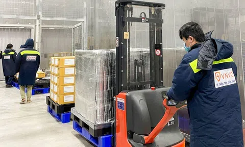 Thêm 1,1 triệu liều vaccine Covid-19 AstraZeneca về Việt Nam