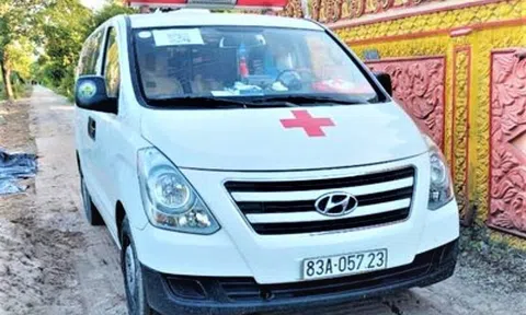 Nhóm người thuê xe cấp cứu tư nhân "thông chốt" kiểm dịch bị phạt 135 triệu đồng