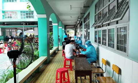 Thông tin chính thức vụ người đàn ông tiêm 2 mũi vắc xin Vero Cell trong 1 phút