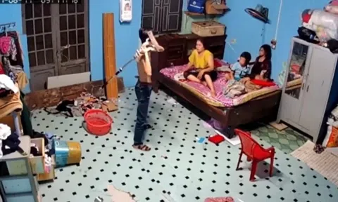 Công an vào cuộc vụ con trai đánh mẹ ruột, dùng dao dọa giết vì không mượn được điện thoại