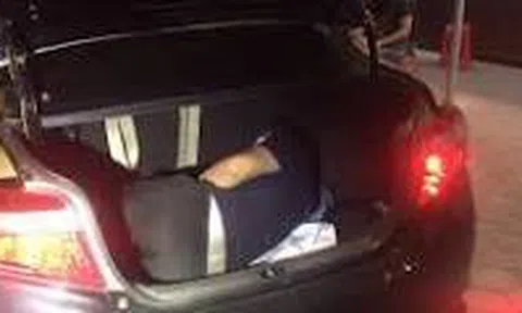 Phát hiện một người Trung Quốc trốn trong cốp xe ô tô, đi từ Đồng Nai ra Bắc Ninh