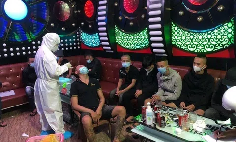 Bắt quả tang 21 thanh niên phê ma túy "bay lắc" trong quán karaoke