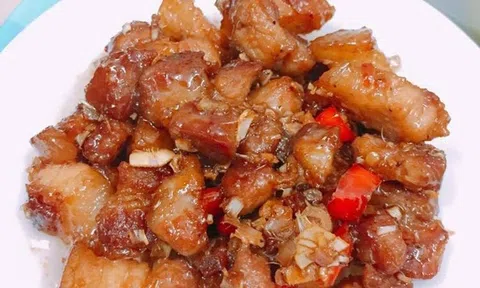 Món ngon cuối tuần: Cách làm thịt ba chỉ kho sả ớt đậm đà, "đưa cơm"