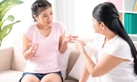 Mẹ hoảng hốt trước những thay đổi của con gái 17 tuổi