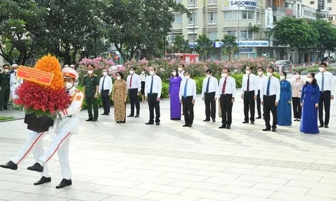 Tết Độc lập nơi tâm dịch