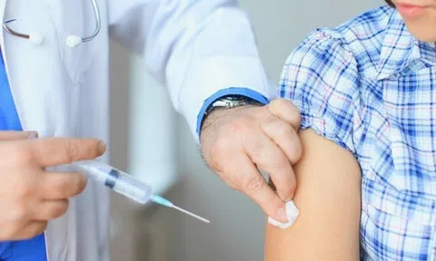 Người đang chữa ung thư tuyến giáp tiêm vắc-xin Covid-19 được không?