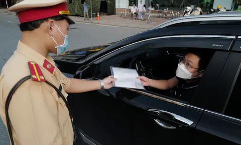 Hà Nội: CSGT, công an xã, phường cấp sẽ cấp giấy đi đường cho người dân