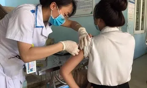 Giáo viên tại TP.HCM sẽ được tiêm đủ 2 mũi vaccine trước 20/11