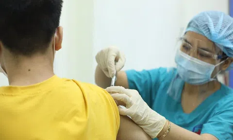 Bộ Y tế yêu cầu Hà Nội, TP.HCM hoàn thành tiêm vaccine phòng Covid-19 mũi 1 trước 15/9