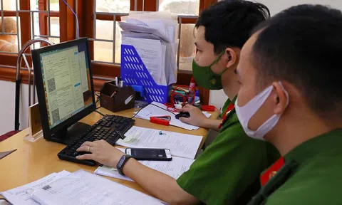 Hà Nội điều chỉnh về giấy đi đường, người dân sử dụng đồng thời mẫu giấy cũ và mới