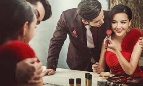 Nữ đại gia dốc sạch tài khoản cho tình trẻ rồi cay đắng phát hiện sự thật choáng váng