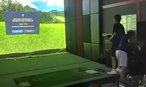 Bắt quả tang 25 người chơi golf 3D trong trung tâm thương mại ở Hà Nội