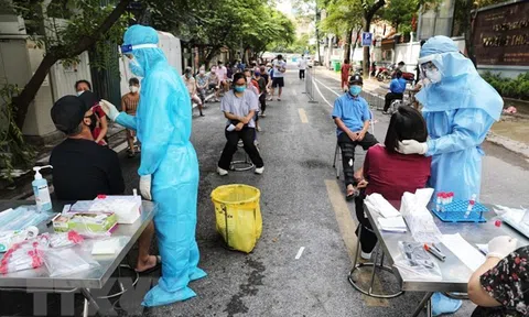 Hà Nội: 11 địa phương hỗ trợ chiến dịch xét nghiệm, tiêm chủng vắc-xin phòng, chống Covid-19