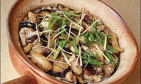 Món ngon cuối tuần: Bí quyết làm cơm gà nấu thố đậm đà, thơm nức