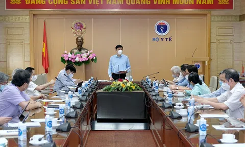 Bộ Y tế họp chuẩn bị chiến lược phòng chống dịch Covid-19 trong năm 2022