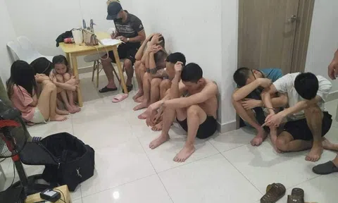 Hà Nội: Bắt quả tang nhóm thanh niên ‘mở tiệc’ ma túy trong căn hộ cao cấp