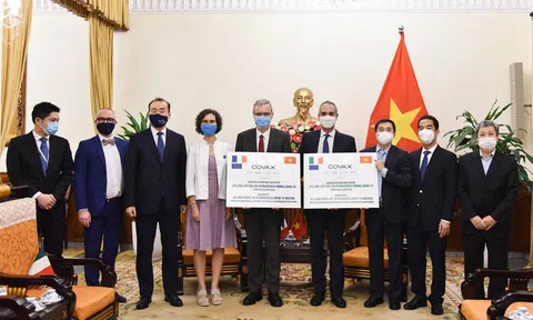 Việt Nam tiếp nhận thêm 1,5 triệu liều vắc xin phòng Covid-19 do Pháp và Italia trao tặng