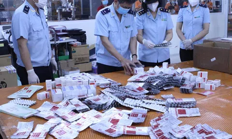 Phát hiện hơn 60.000 viên thuốc điều trị Covid-19 "nguỵ trang" là quà biếu gửi từ nước ngoài về Việt Nam