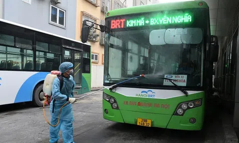 Hà Nội lên phương án đưa xe buýt hoạt động trở lại, hành khách phải có thẻ xanh/thẻ vàng