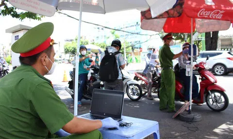 TP.HCM phát hiện 135 trường hợp F0 đi ngoài đường