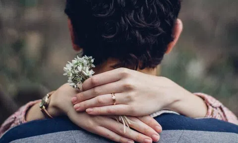 Vợ chết lặng vì không thể ngờ chồng ngoại tình với 'người đặc biệt' này