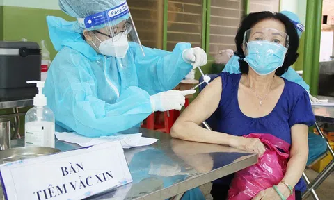 TP.HCM: Gần 100% người trên 18 tuổi được tiêm mũi 1 vắc xin Covid-19