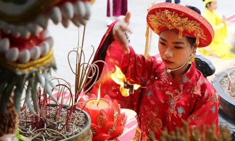 YouTuber 'làm phép' đẩy lui dịch Covid-19, xúc phạm tín ngưỡng thờ Mẫu