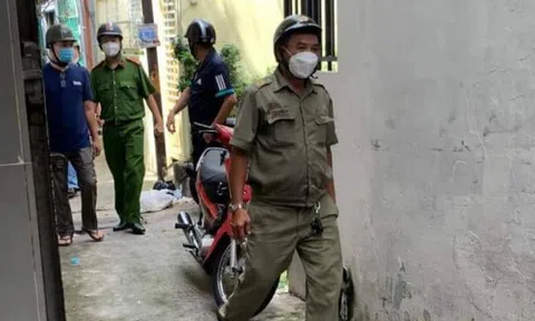 Xác minh clip người dân và hai người mặc áo bảo hộ y tế xô xát gây náo loạn khu phố