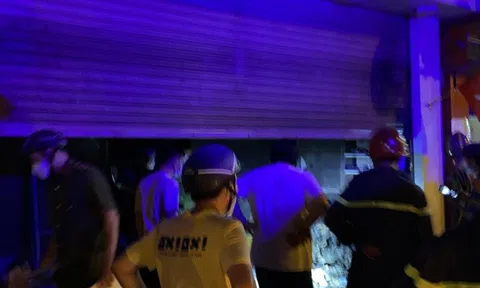 Phá 2 lớp cửa, cứu cặp vợ chồng trong căn nhà đang bốc cháy ngùn ngụt