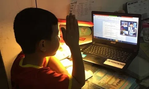 Học sinh Hà Nội tiếp tục học trực tuyến