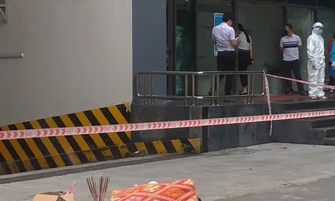 Hà Nội: Nghi rơi từ tầng 6 tòa nhà văn phòng xuống đất, cô gái trẻ tử vong thương tâm