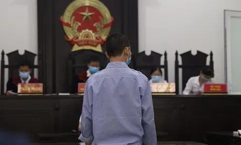 Nam sinh lớp 9 đâm bạn cùng trường tử vong bị tuyên phạt 8 năm tù