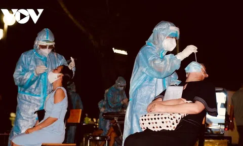 Hà Nội: Một nhân viên y tế trực tiếp điều trị cho bệnh nhân Covid-19 dương tính nCoV