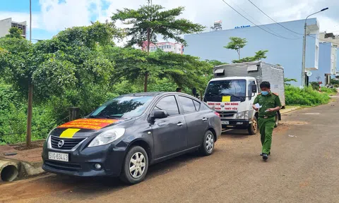 Xử phạt tài xế xe "luồng xanh" tự ý dừng xe uống cà phê