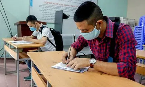 Người lao động nhận hỗ trợ bảo hiểm thất nghiệp bằng cách nào?