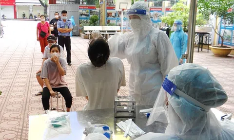 Ngày 16/10, Hà Nội ghi nhận tổng cộng 12 ca dương tính Covid-19