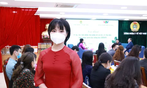 Những 'bông hoa' khoác áo blouse trên tuyến đầu chống dịch
