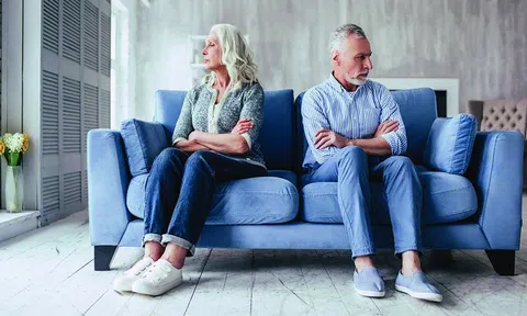 Ly hôn tuổi trung niên: Vì sao tỷ lệ hòa giải thành công thấp?