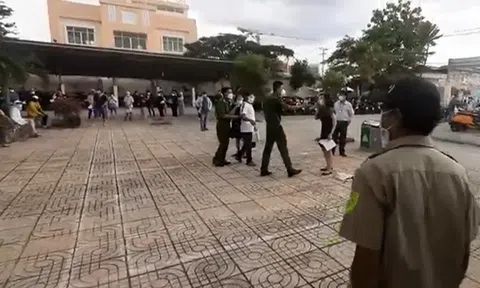 Bắt giam hai mẹ con hành hung cảnh sát vì không nhận được tiền trợ cấp